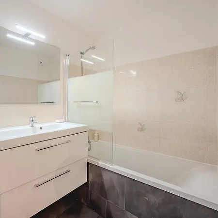 Duplex Avec Terrasse Et Parking Proche Des Plages شقة
